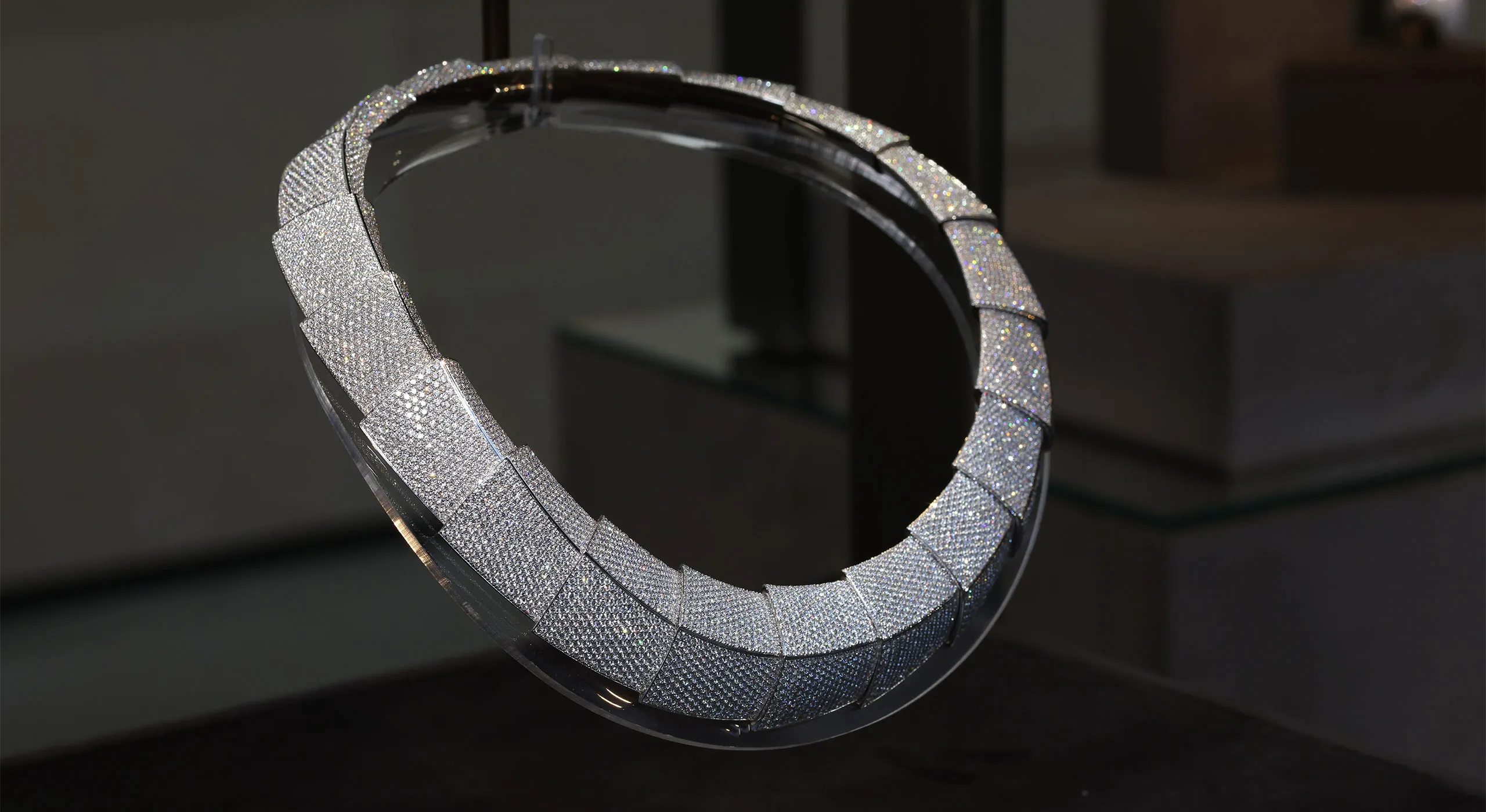Vhernier Forma Assoluta necklace from the Ardis High Jewellery collection with 5,459 diamonds weighing 42.50 carats, set in 18k white gold 