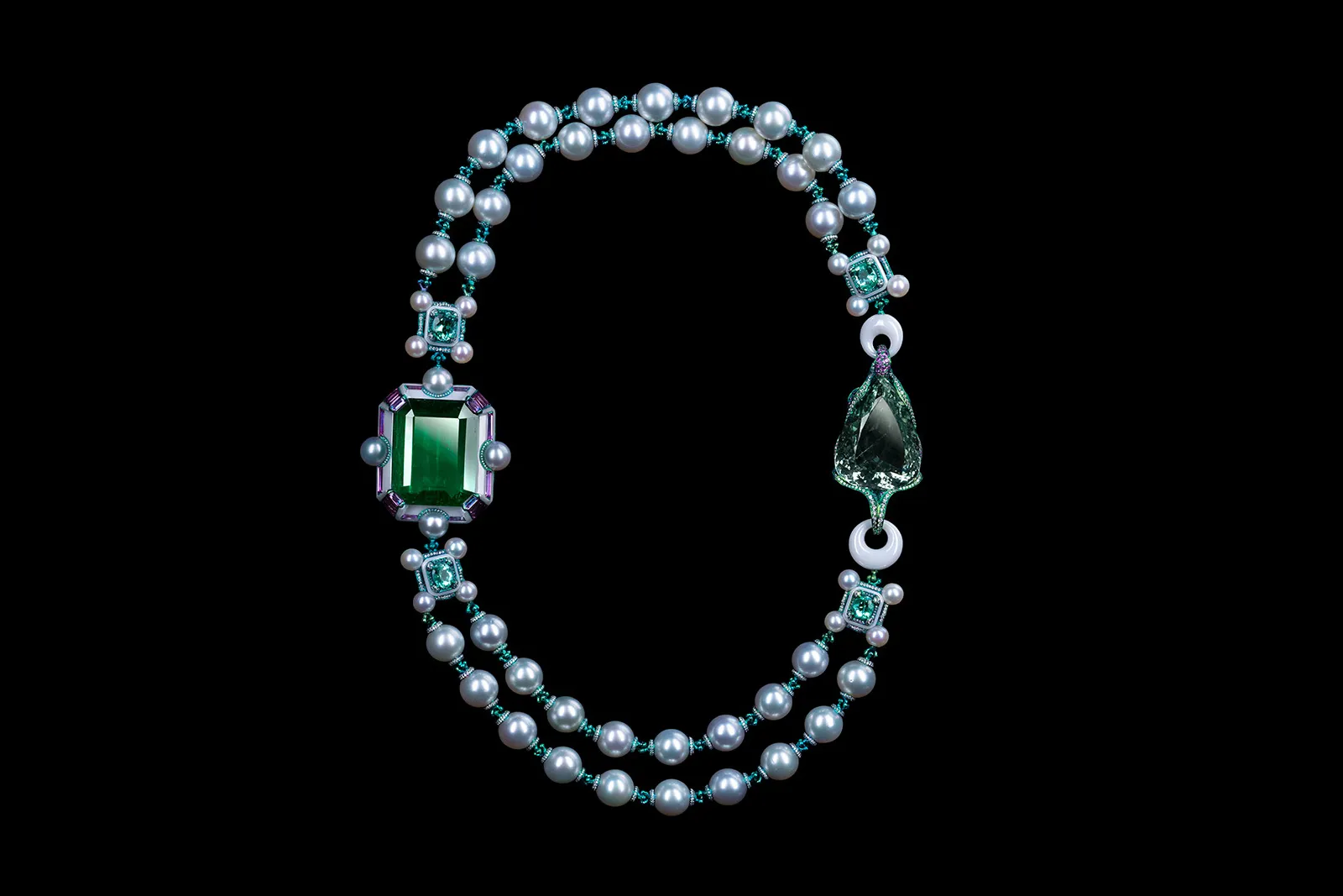 <p>Wallace Chan ‘Dream Within a Dream’ transformable necklace with 96.71ct emerald, 74.35ct pear-shaped aquamarine, South Sea pearl, rubellite, emerald, pink sapphire, green tourmaline, amethyst and diamond, in titanium and Wallace Chan Porcelain</p>

