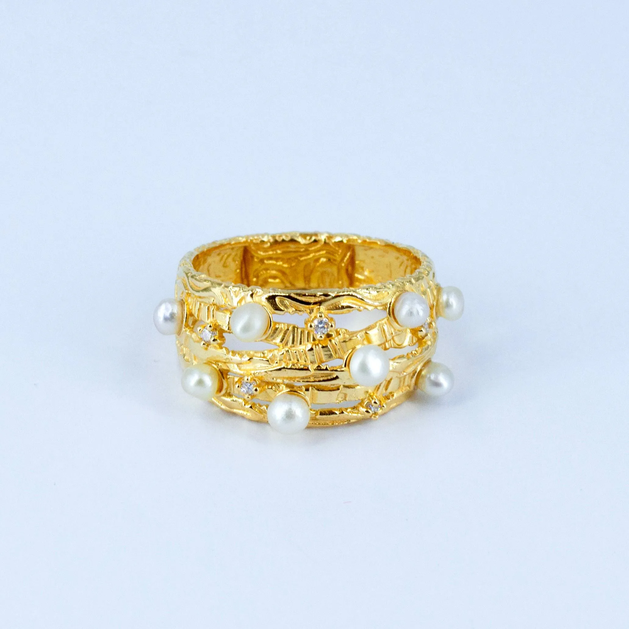 Pearl Biography Bamboo ring in 21k gold with 1.37 carats of natural Bahraini pearls and small diamonds 