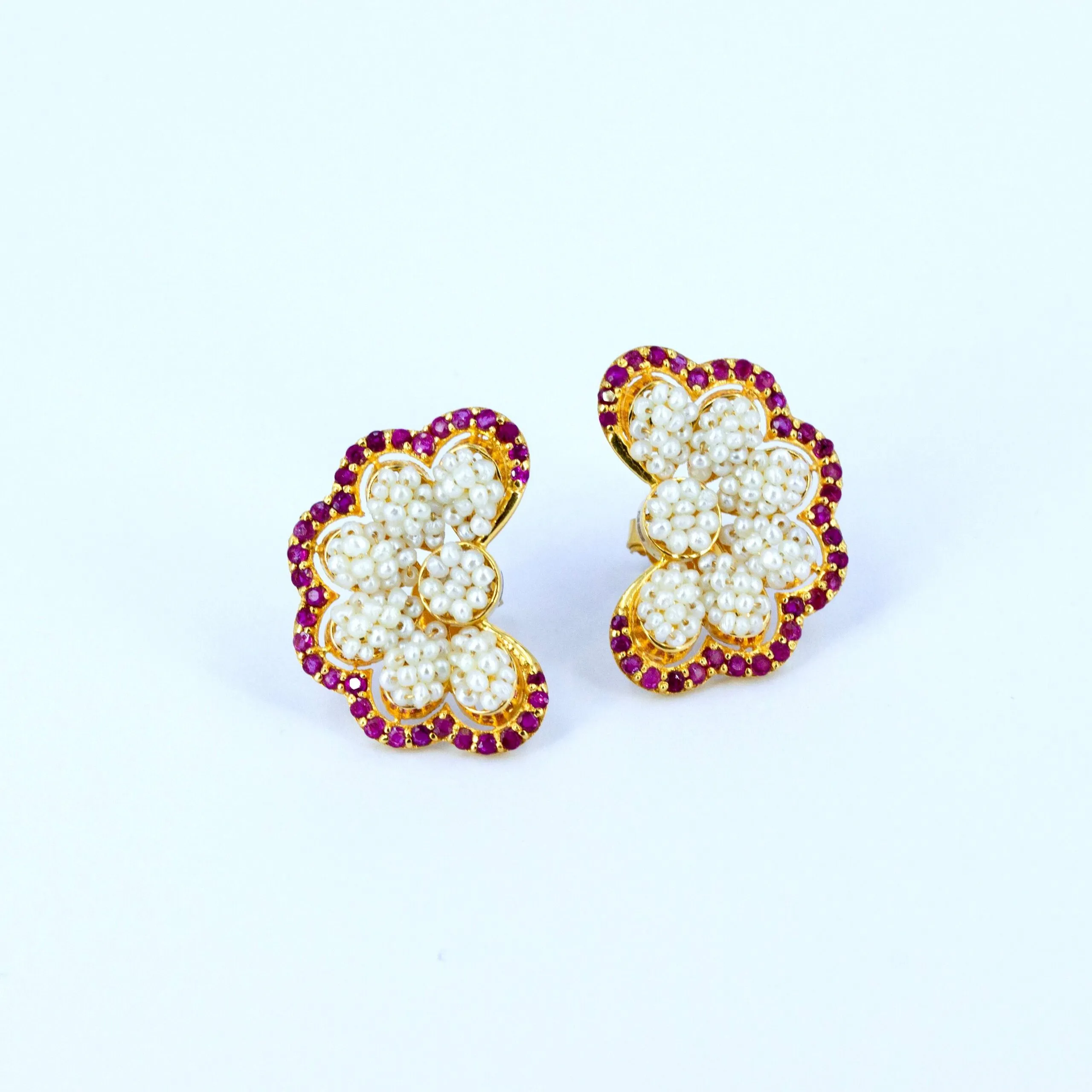 Pearl Biography earrings in 21k gold with 2.8 carats of natural Bahraini pearls and 1.19 carats of rubies 