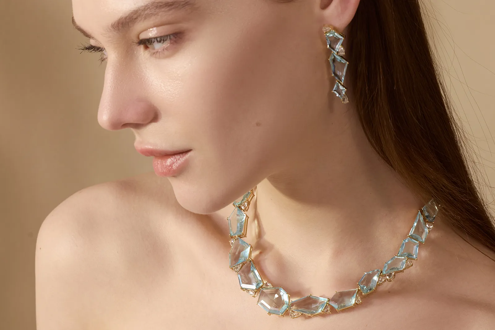 A model wears the Aquamarine Contour necklace from Yi Collection, which was created to celebrate the brand's 10th anniversary
