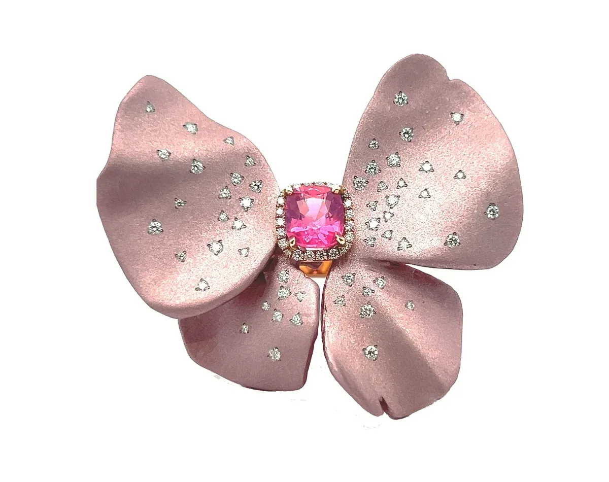 Mayiana MY Butterfly ring with a 2.04-carat spinel and diamonds set in 18k rose gold and pink aluminium 