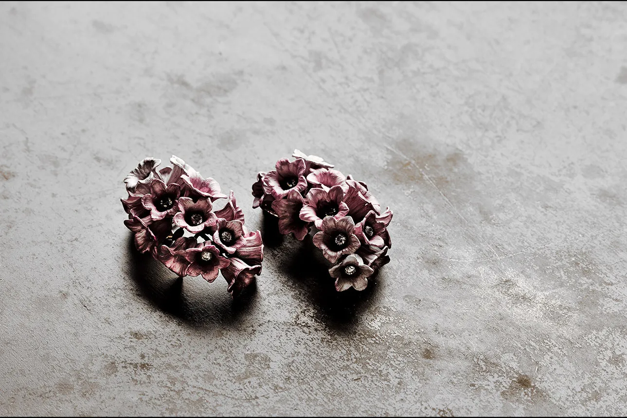 Flower earrings by Hemmerle made of aluminium – silver – white gold – diamonds