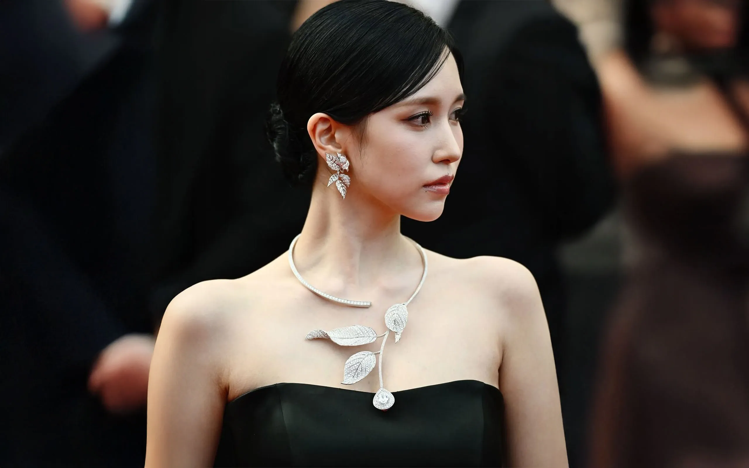 Mina of girlband TWICE wears the Boucheron Rosier Question Mark necklace and pendant earrings at the Cannes Film Festival 2025