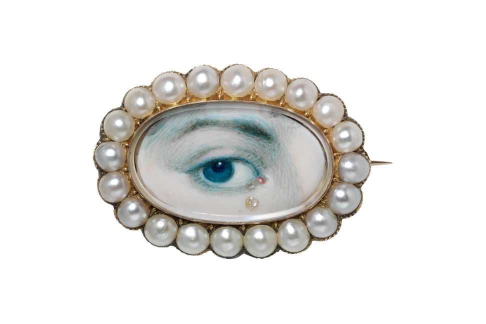 <p>‘Lover’s Eye’ brooch c. early 19th Century, displayed at Victoria and Albert Museum, London</p>