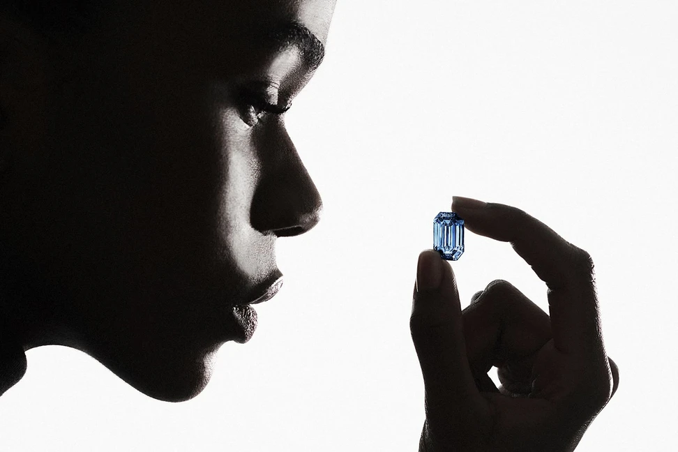 <p>A closer look at the fancy vivid De Beers Cullinan Blue Diamond</p>
