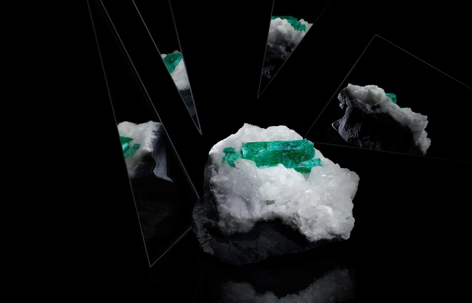 <p>A rough Muzo emerald specimen</p>
