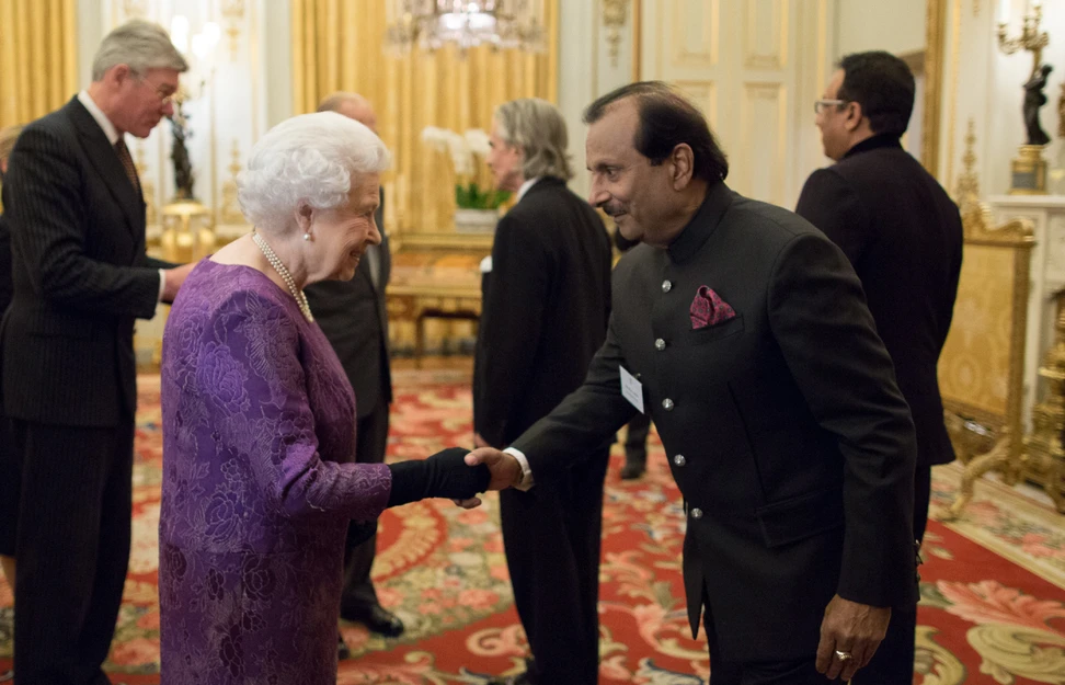 <p>Amrapali co-founder Rajiv Arora with the late Queen Elizabeth II</p>