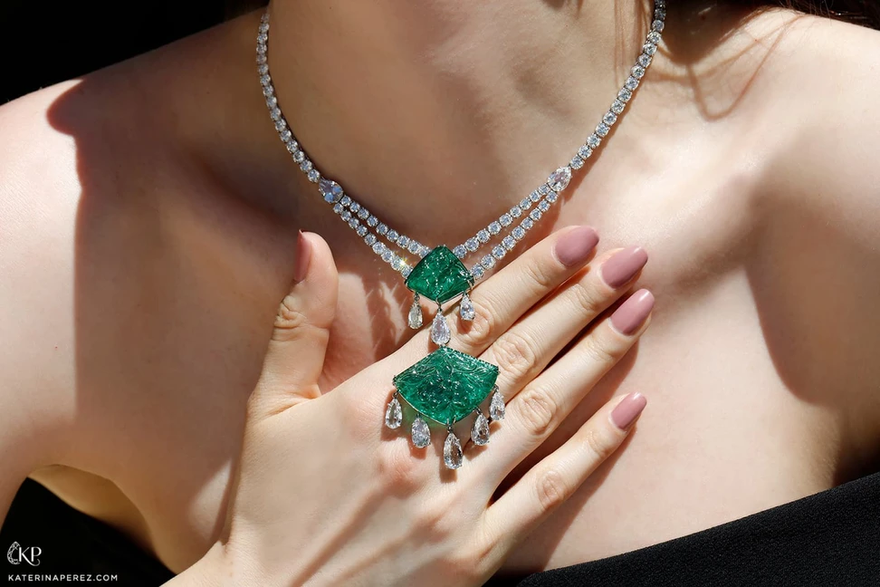 <p>Bayco necklace with carved Zambian emeralds, brilliant and pear cut diamonds in 18k white gold</p>
