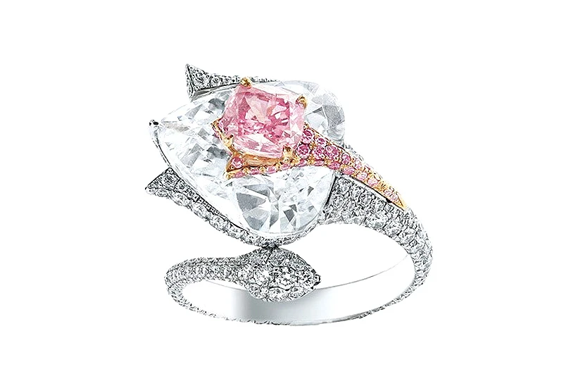 <p>Boghossian ring with five-carat Fancy Intense Purplish Pink diamond</p>