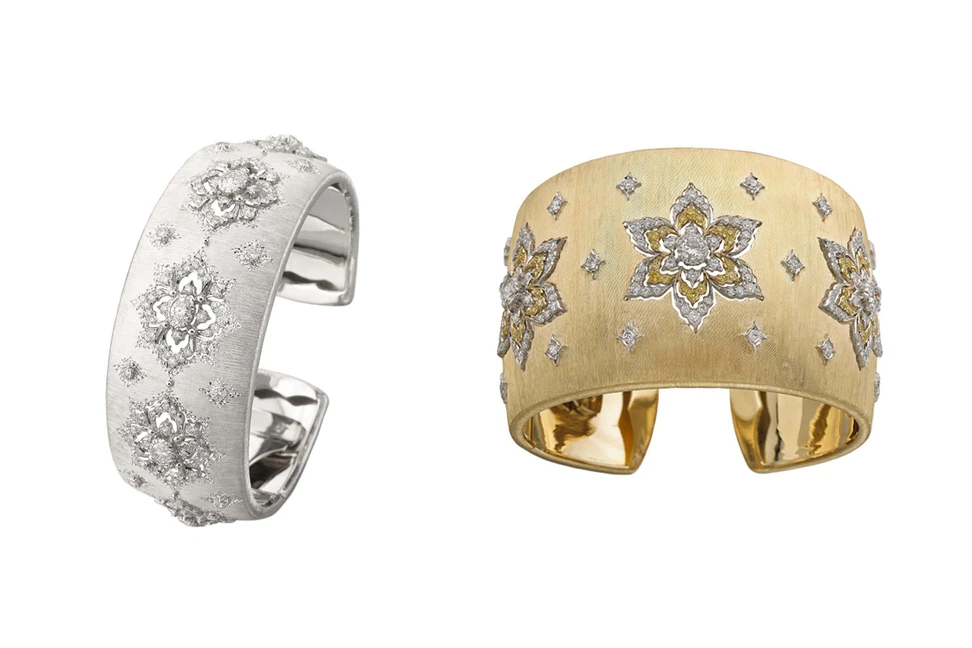 <p>Buccellati Opera cuff bracelets with rigato engraving</p>
