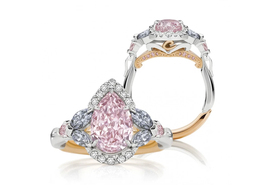 <p>Calleija Tzarina ring with Fancy Intense Purplish Pink diamond</p>