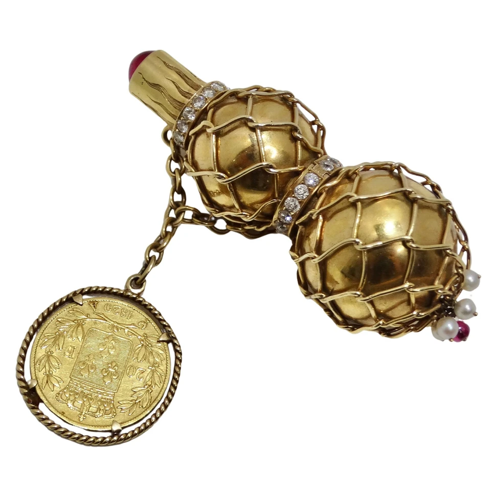 <p>Cartier 24K Gold Diamond 1940s Perfume Bottle</p>
