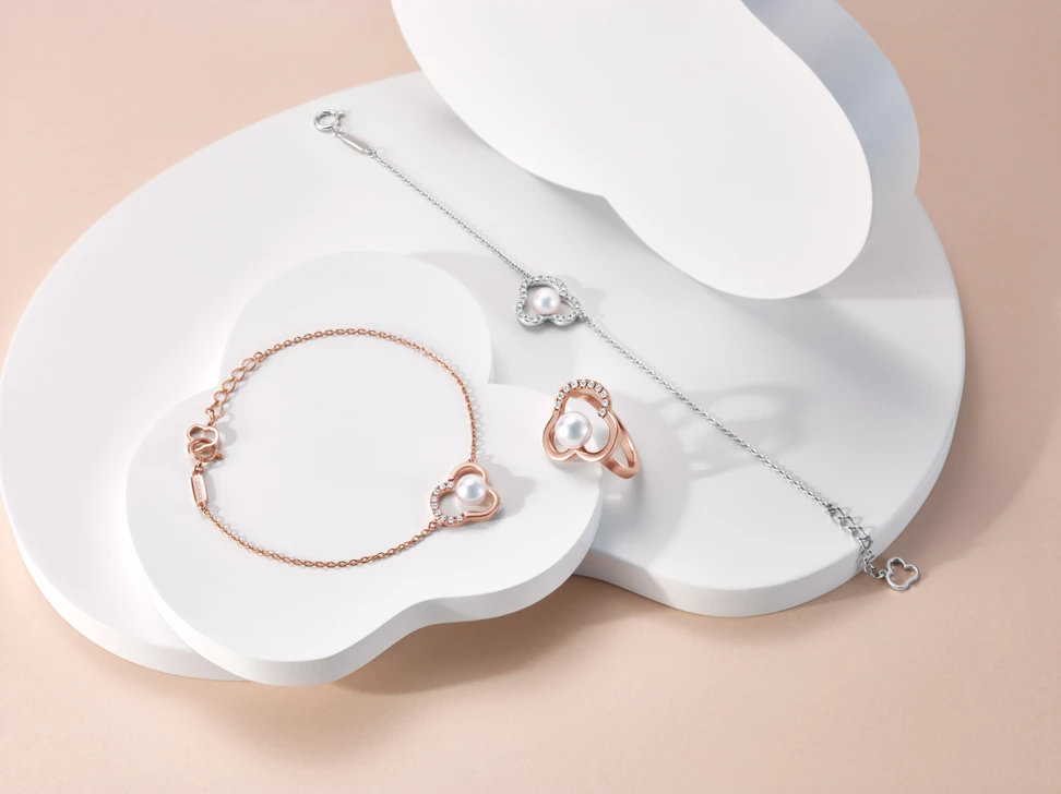 <p>Tasaki Chants signature rings and bracelets in SAKURAGOLD™ and white gold, featuring Akoya pearls</p>
