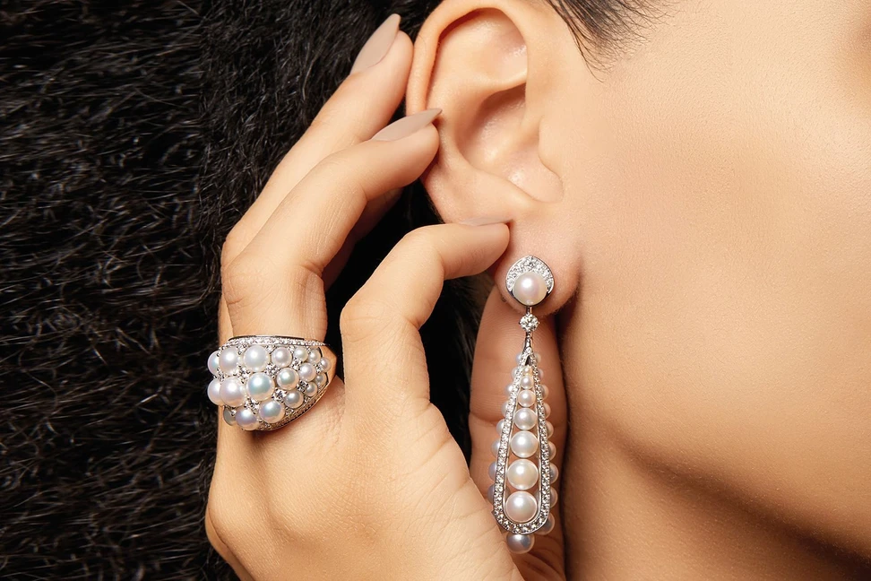 <p>David Morris Deco pearl ring and earring</p>