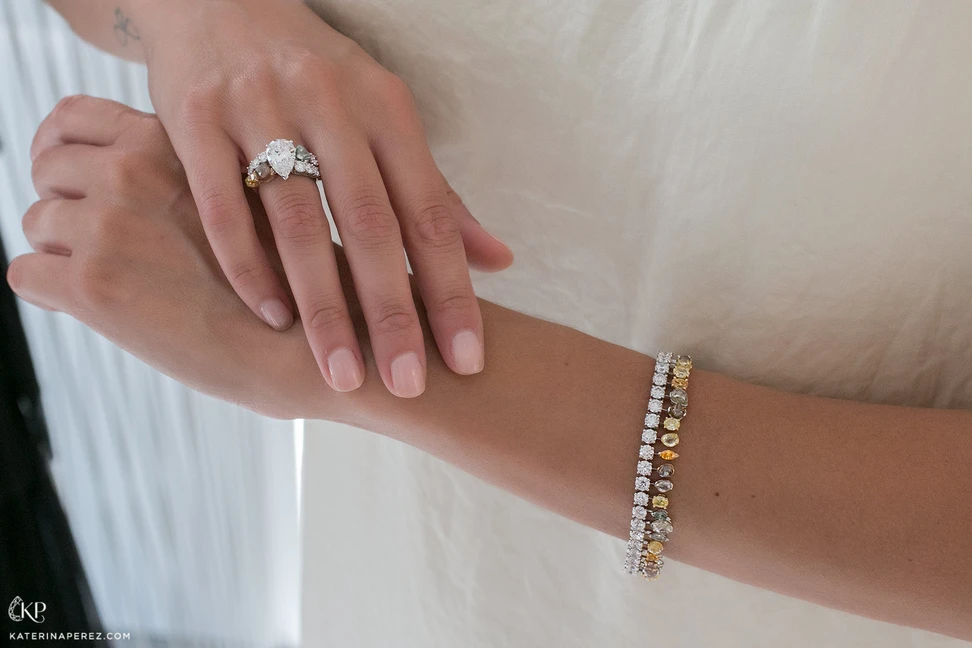 <p>De Beers ‘Diamond Legends’ collection &#8216;Vulcan&#8217; bracelet and ring, with fancy coloured and colourless diamonds in white gold</p>
