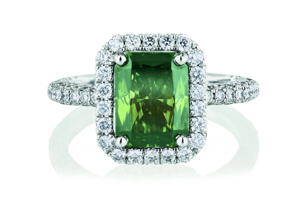 <p>De Beers Chameleon Diamond Ring</p>
