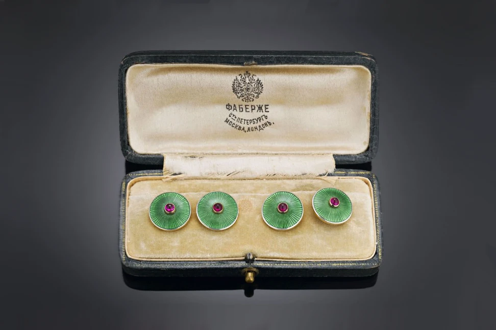 <p>Fabergé antique ruby and green guilloché enamel cufflinks</p>
