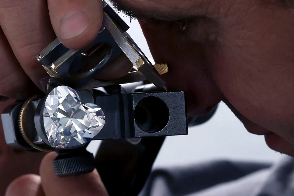 <p>Graff Diamonds Unveils Largest Heart-shaped Diamond &#8211; Graff Venus, D colour flawless, type IIA, 118.78cts.</p>
