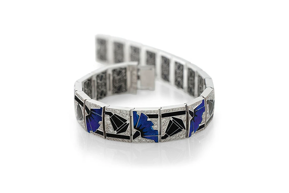 <p>Ilgiz F Poppy link bracelet in white gold with diamonds and enamel</p>