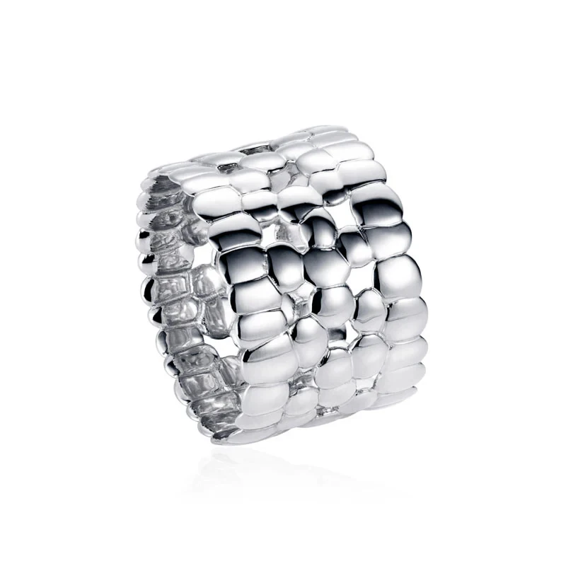 <p>Julien Riad Sahyoun Skin on Skin Ring in 18K White Gold</p>
