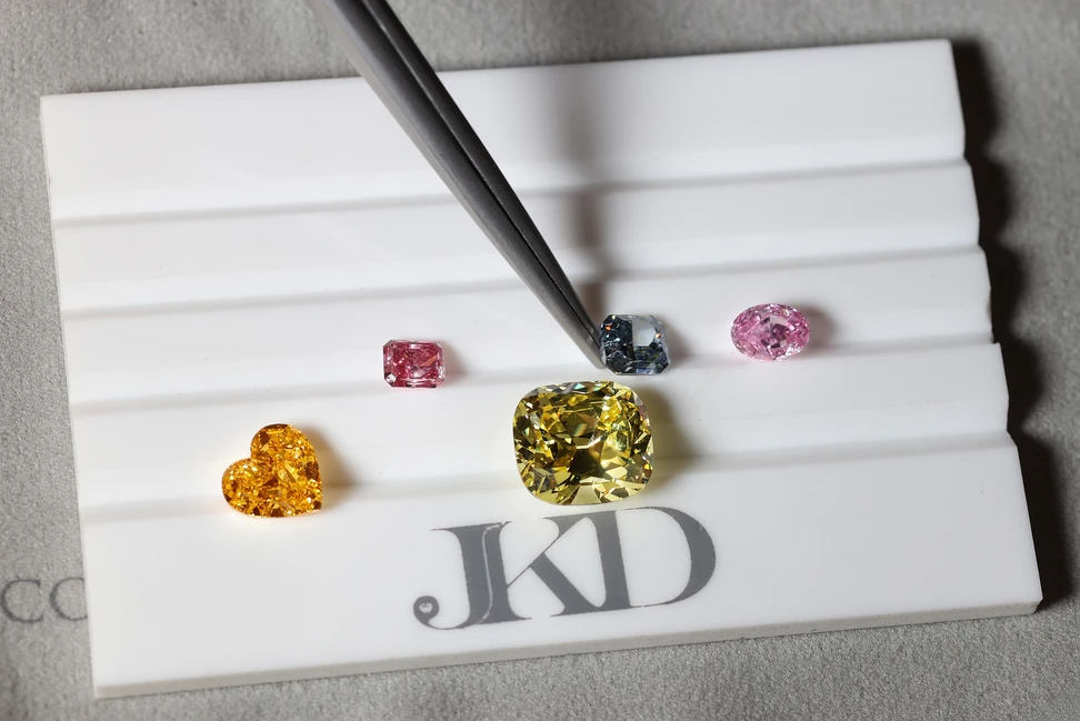 <p>Coloured diamonds in all shapes and sizes are a speciality of Julius Klein</p>