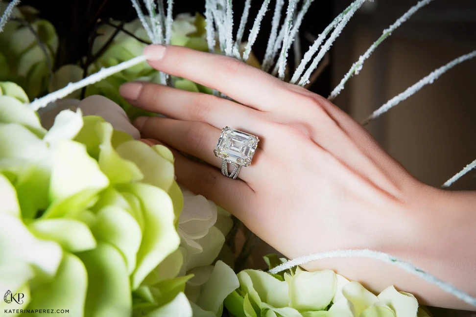 <p>Harry Kotlar diamond ring with 18.83 cts stone. Photo by Simon Martner</p>
