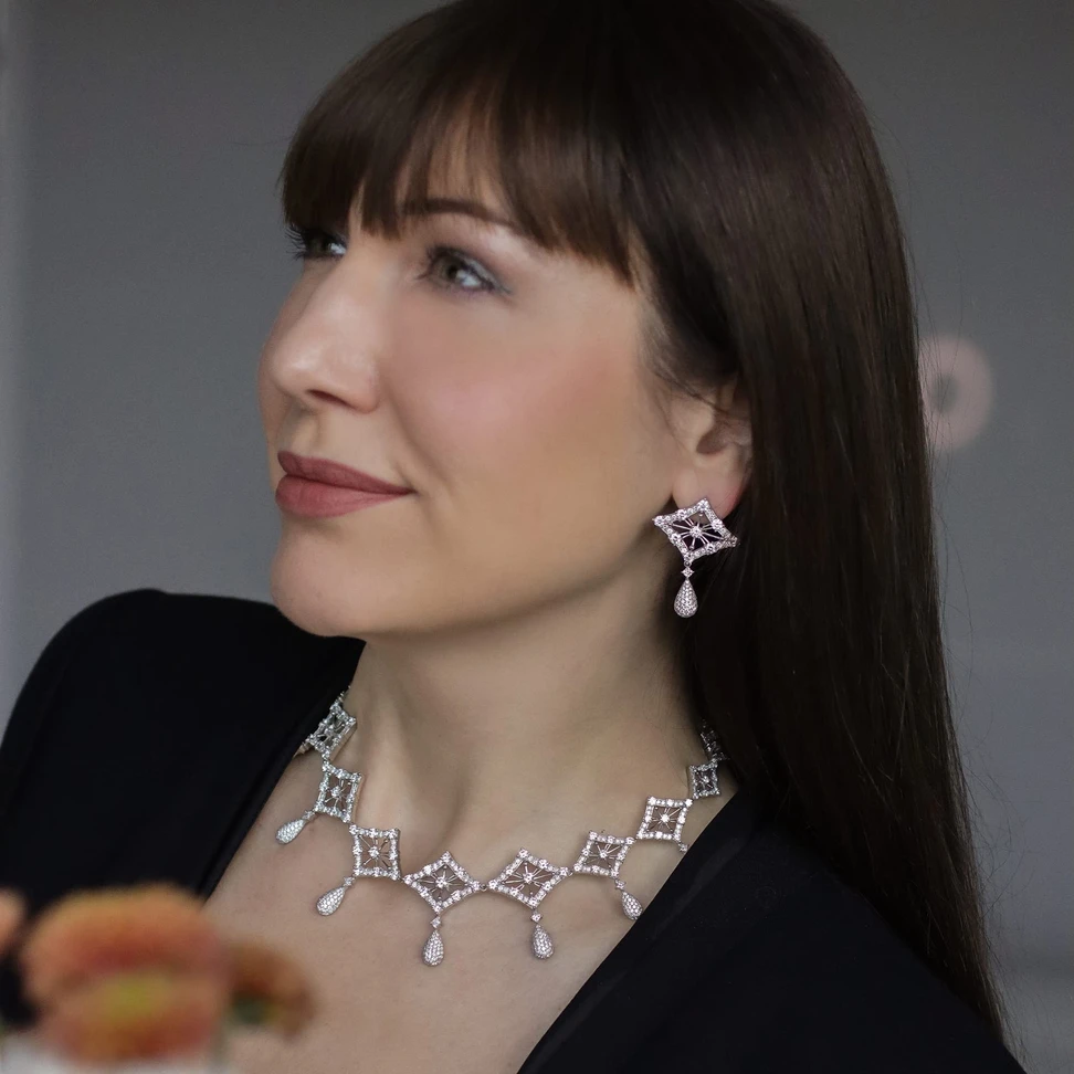 <p><span class="TextRun SCXP179898720 BCX0" lang="EN-US" xml:lang="EN-US" data-scheme-color="@000000,," data-usefontface="true" data-contrast="none"><span class="NormalTextRun SCXP179898720 BCX0">Katerina wears the Via </span></span><span class="TextRun SpellingErrorZoomed SCXP179898720 BCX0" lang="EN-US" xml:lang="EN-US" data-scheme-color="@000000,," data-usefontface="true" data-contrast="none"><span class="SCXP179898720 BCX0">Invisibile</span></span><span class="TextRun SCXP179898720 BCX0" lang="EN-US" xml:lang="EN-US" data-scheme-color="@000000,," data-usefontface="true" data-contrast="none"><span class="NormalTextRun SCXP179898720 BCX0"> necklace and earrings </span></span><span class="TextRun SCXP179898720 BCX0" lang="EN-US" xml:lang="EN-US" data-scheme-color="@000000,," data-usefontface="true" data-contrast="none"><span class="NormalTextRun SCXP179898720 BCX0">from the Inner Garden Collection by Youngsun Nam </span></span><span class="TextRun SCXP179898720 BCX0" lang="EN-US" xml:lang="EN-US" data-scheme-color="@000000,," data-usefontface="true" data-contrast="none"><span class="NormalTextRun SCXP179898720 BCX0"></span></span><span class="EOP SCXP179898720 BCX0"></span></p>