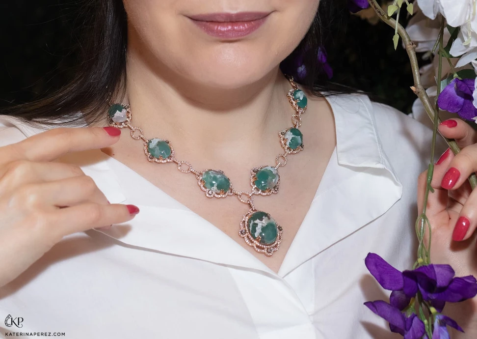 <p>Le Vian Peacock Aquaprase High Jewellery necklace with aquaprase cabochons and diamonds in rose gold</p>
