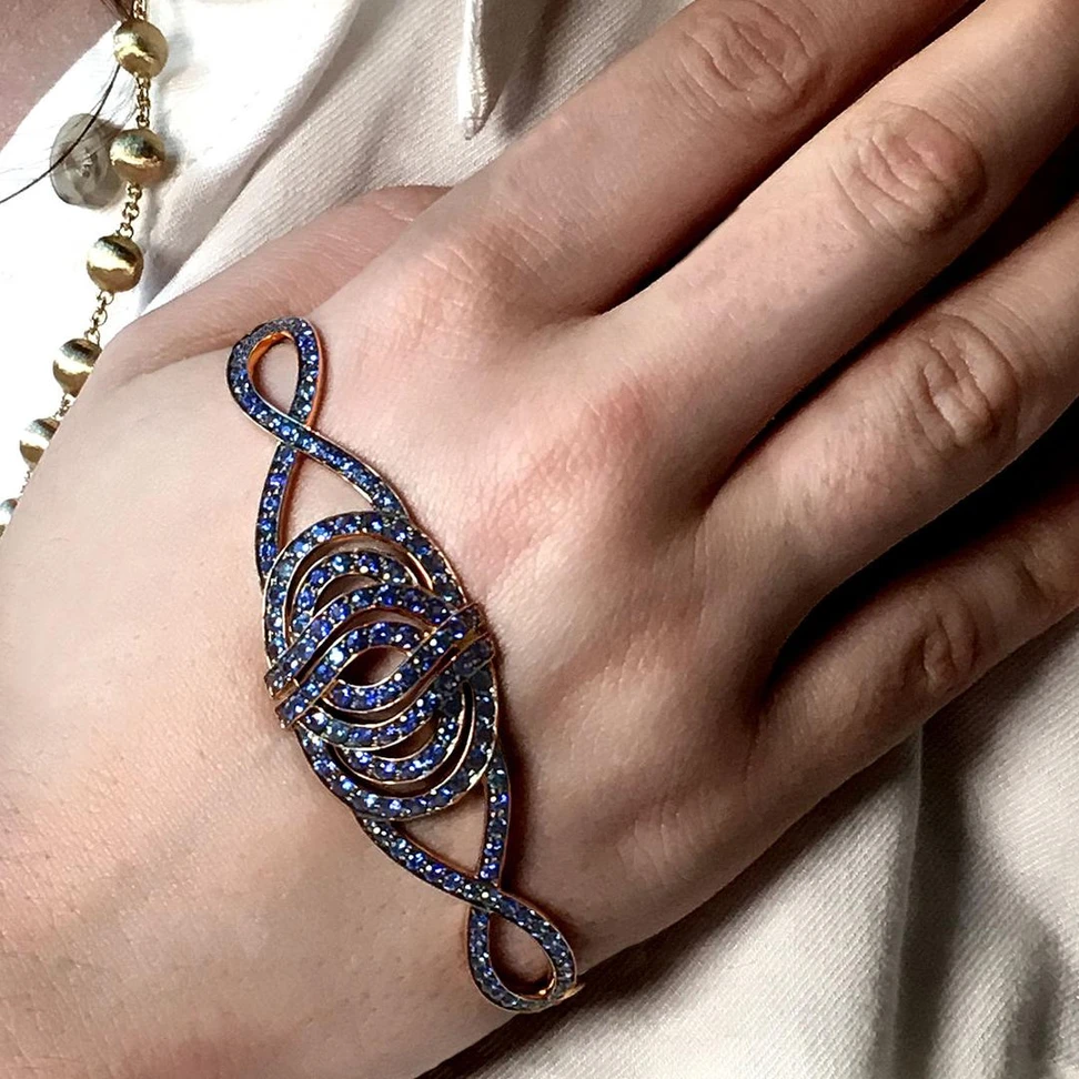 <p>Lily Gabriella Infinitas palm bracelet with sapphires</p>