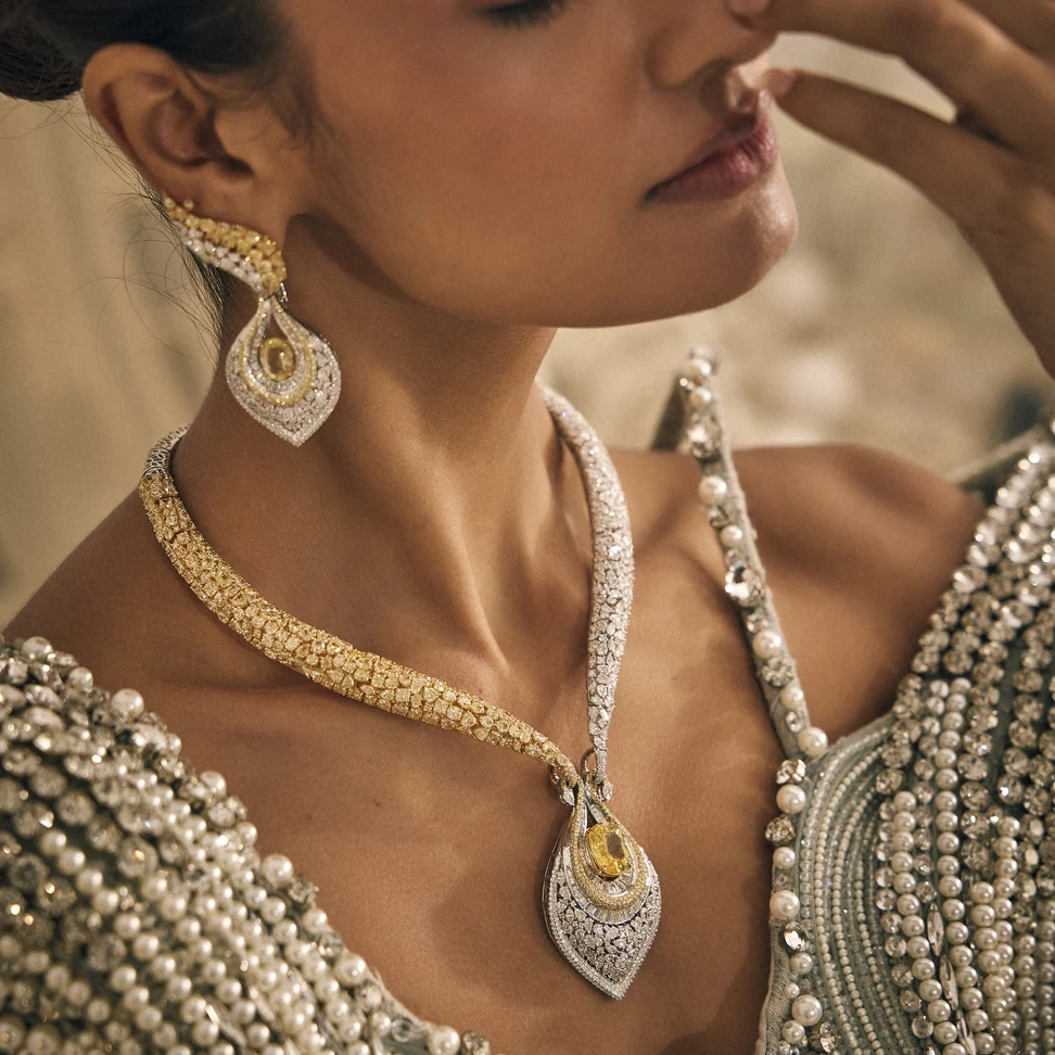 <p>Breathtaking yellow and white diamond choker necklace by Mrs. Marquise. One half of the choker is yellow diamonds, the other white diamonds</p>