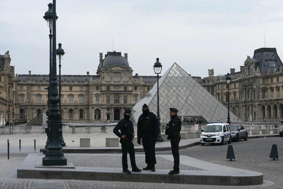 <p>The Louvre robbery saw historic crown jewels taken in a matter of minutes</p>