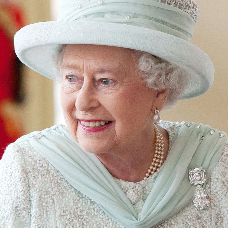 <p>Queen Elizabeth II wearing the Cullinan diamond brooch</p>
