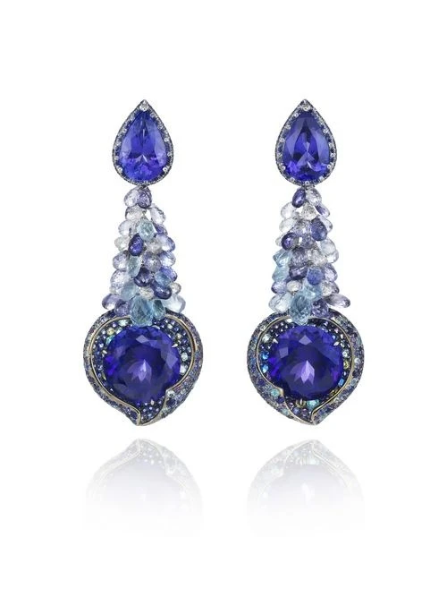 <p>Red Carpet collection earrings by Chopard</p>
