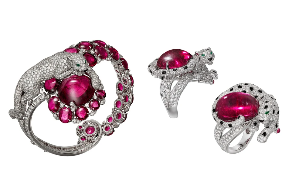 <p>Resonance de Cartier bracelet and ring with cabochon rubellites</p>
