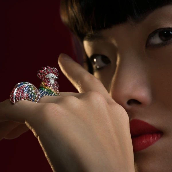 <p>Roberto Coin Rooster ring with black, orange and yellow sapphires and diamonds</p>
