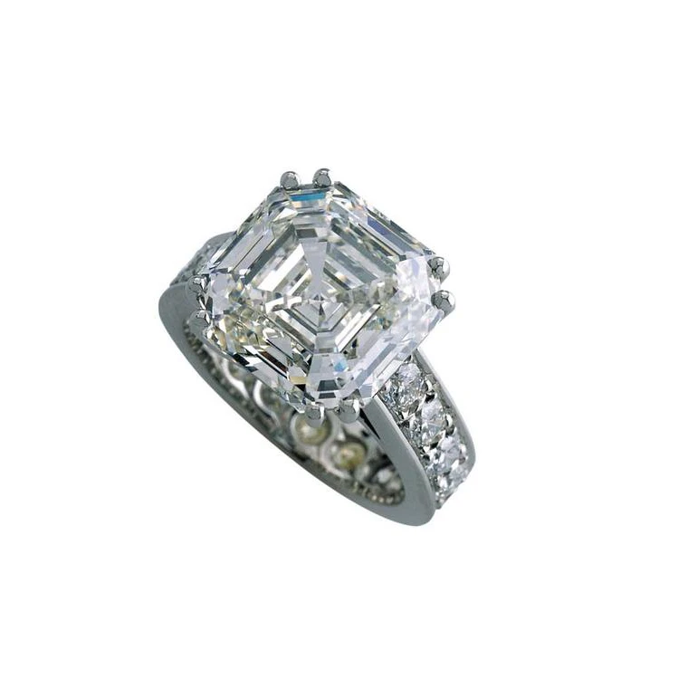 <p>Royal Asscher cut diamond engagement ring in white gold</p>
