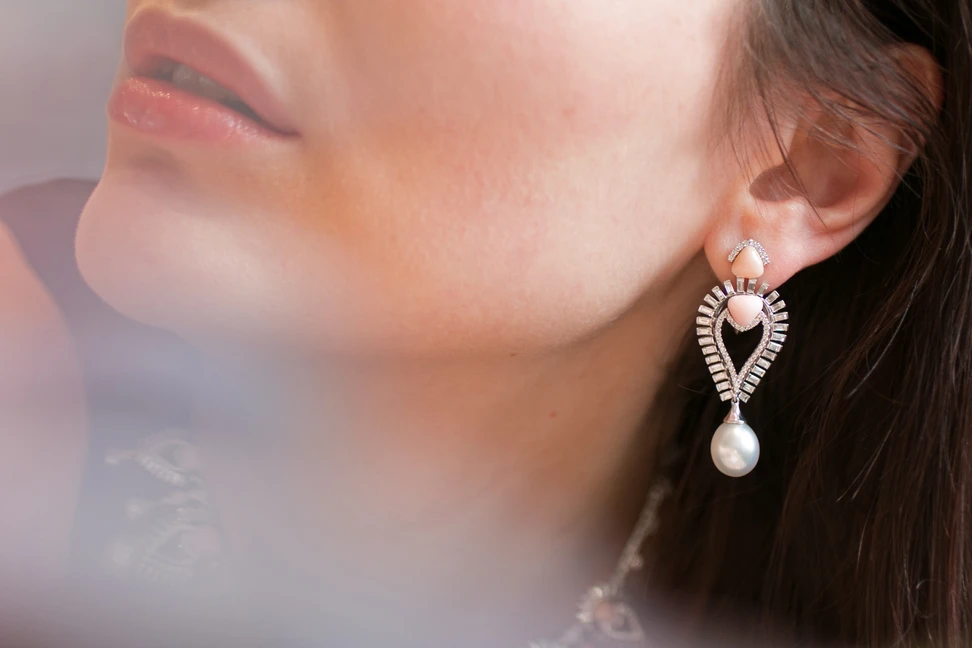 <p>Sarah Ho conch pearl, South Sea pearl and diamond earrings</p>
