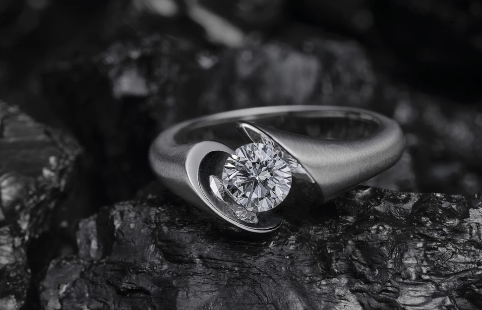 <p>Schaffrath Calla ring with a 0.70 carat round brilliant-cut diamond in 18k white gold</p>