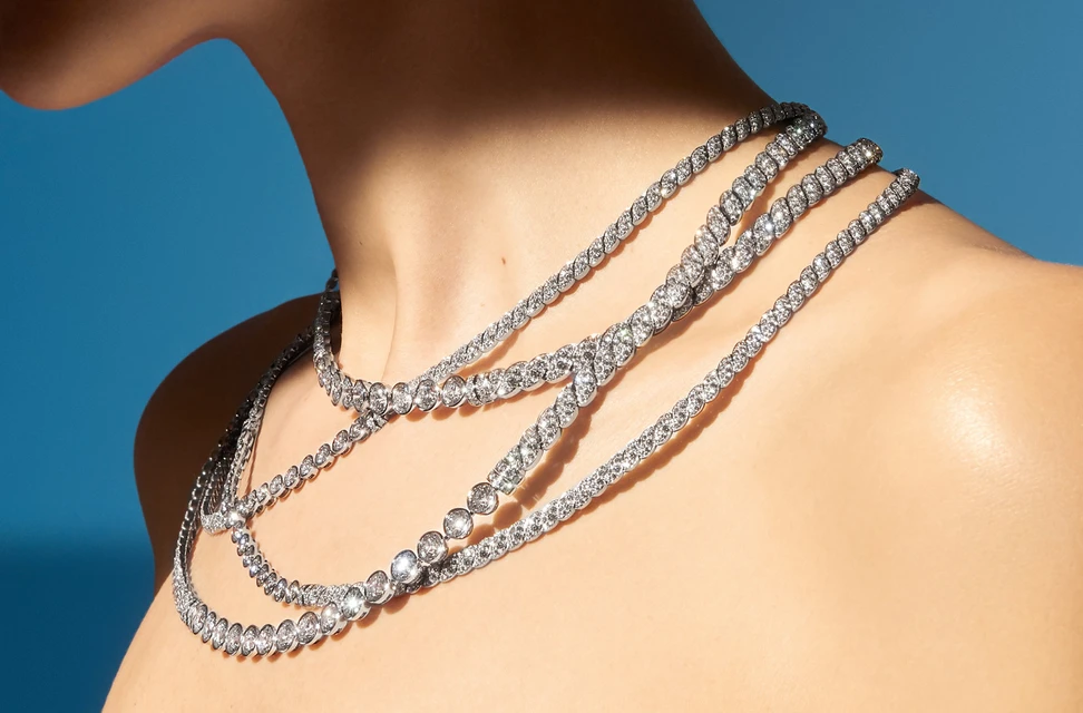 <p>&#8220;Sparkling Lines&#8221; necklace from &#8220;Flying Cloud&#8221; collection in 18K white gold set with 49 round-cut diamonds and 2823 brilliant-cut diamonds</p>
