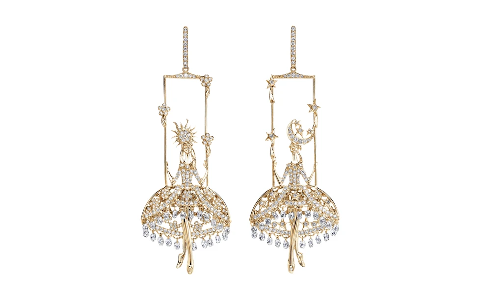 <p>Fairies earrings with briolette-cut diamonds by Margarita Prykhodko of Sybarite Jewellery </p>
