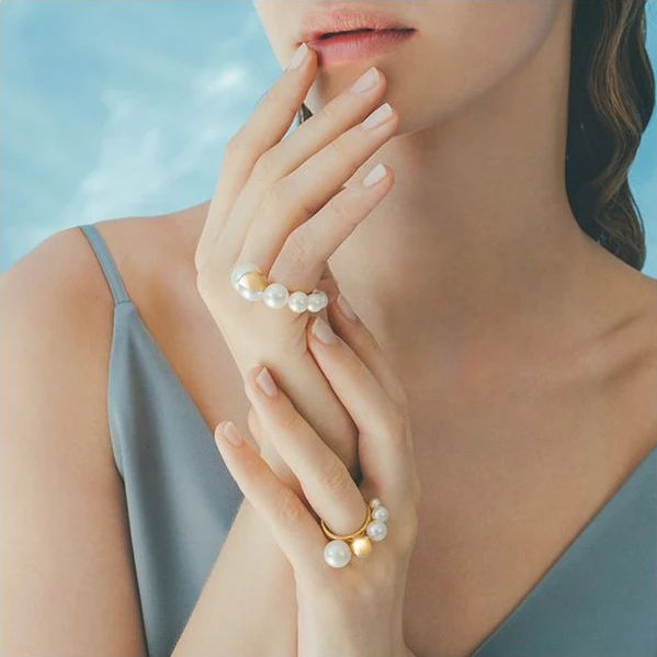 <p>Tasaki SHELL rings with Freshwater Pearls</p>
