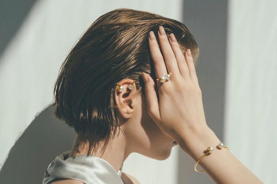 <p>Tasaki gold and pearl ear cuff, ring and bangle</p>