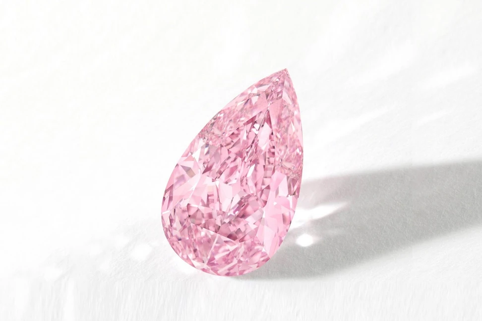 <p>The 15.38 carat Unique Pink diamond</p>
