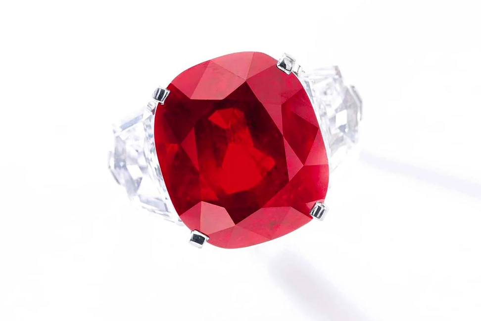 <p>The 25.59 carat Sunrise Ruby</p>
