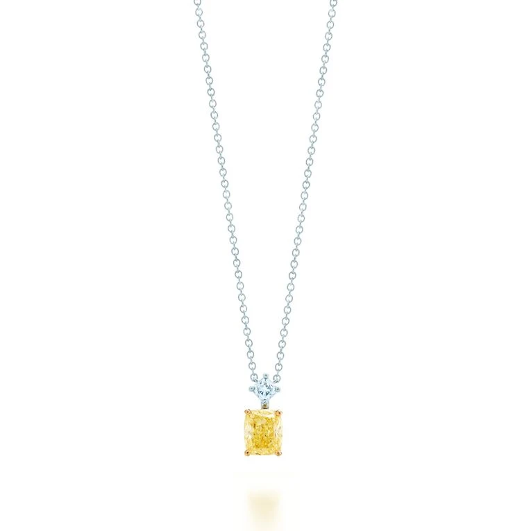 <p>This Tiffany&Co. pendant reveals the lustrous depths of a Lucida™ Tiffany Yellow Diamond</p>
