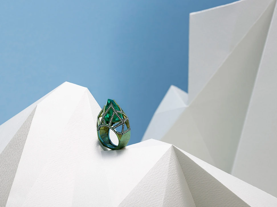 <p>VMAR ‘Orion’ ring with uniquely cut 16.54ct Colombian emerald and diamonds in green titanium</p>
