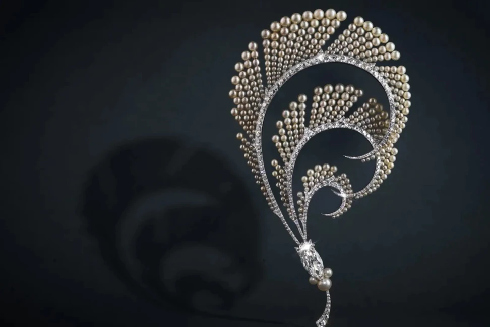 <p>The Victoria and Albert Museum welcomed <a href="https://collections.vam.ac.uk/item/O1803267/feather-brooch-brooch-bhagat/">Vir</a>en Bhagat’s Feather Brooch into its Jewellery Gallery in September</p>