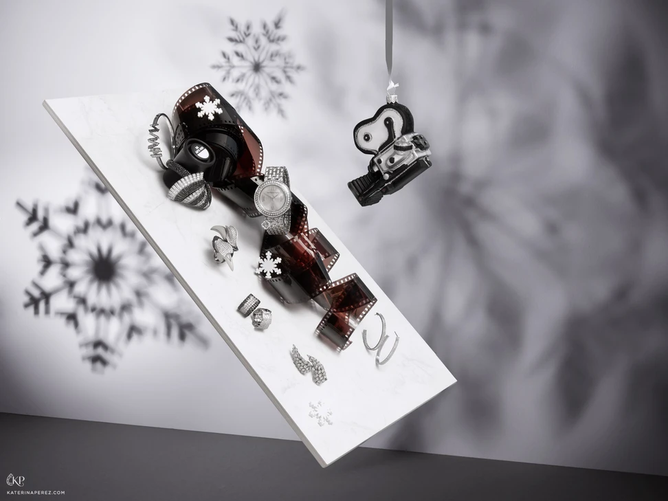 <p class="editorial_caption">White Stella Frost bangle by Tomasz Donocik with white and black diamonds, hawolite and hematite; Ventaglio collection bracelet with colourless and black diamonds by de Grisogono; Tomasz Donocik The Courtship of the Hornbill ring with colourless and black diamonds, rubies and mammoth tusk; Van Cleef&amp;Arpels Charms watch paved with diamonds; JRS Jewelry Skin ring in white and black gold with diamonds; JRS Jewelry Star ring in white with diamonds; Messika Angel diamond earrings in 18K white gold; Boucheron Quatre Radiant hoop earrings in white gold with diamonds</p>
