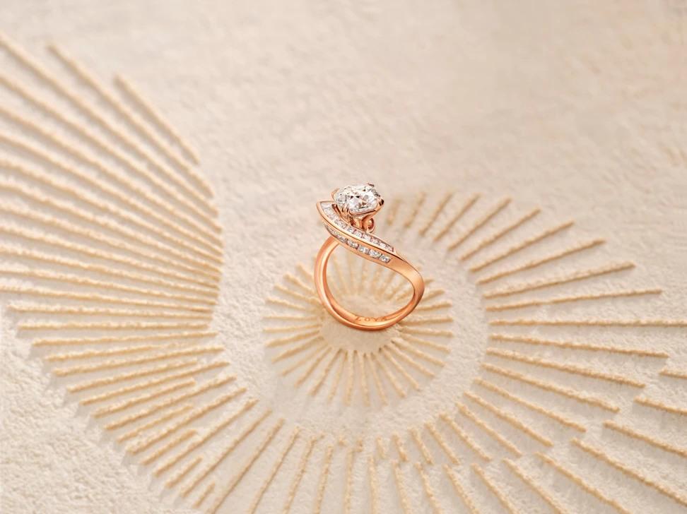 <p>Zoya&#8217;s first collection of solitaires &#8211; the Reborn collection &#8211; features the innovative Eterna Cut™</p>

